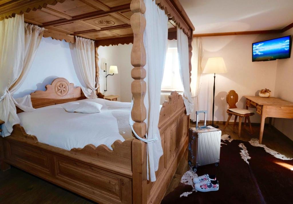 hidden gems in Switzerland: Hotel room 1