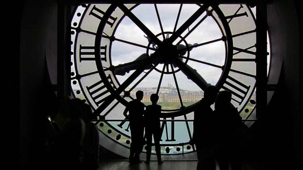 things to do in paris: clock