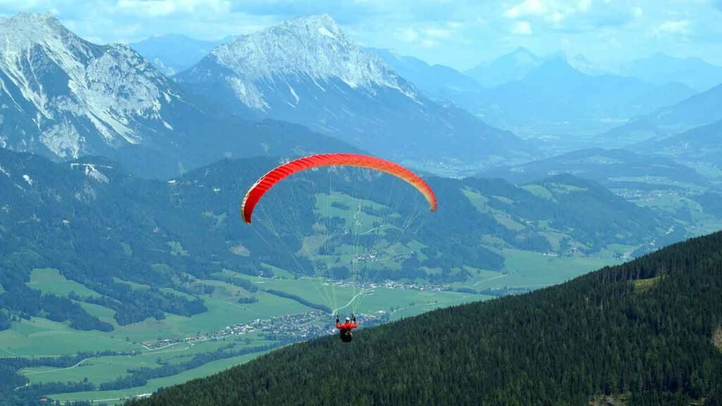 Grindelwald Switzerland peragliding