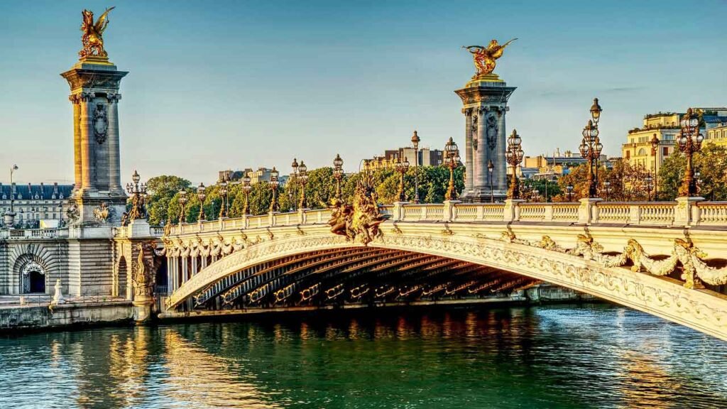 hidden gems in Paris: Pont alexandre III