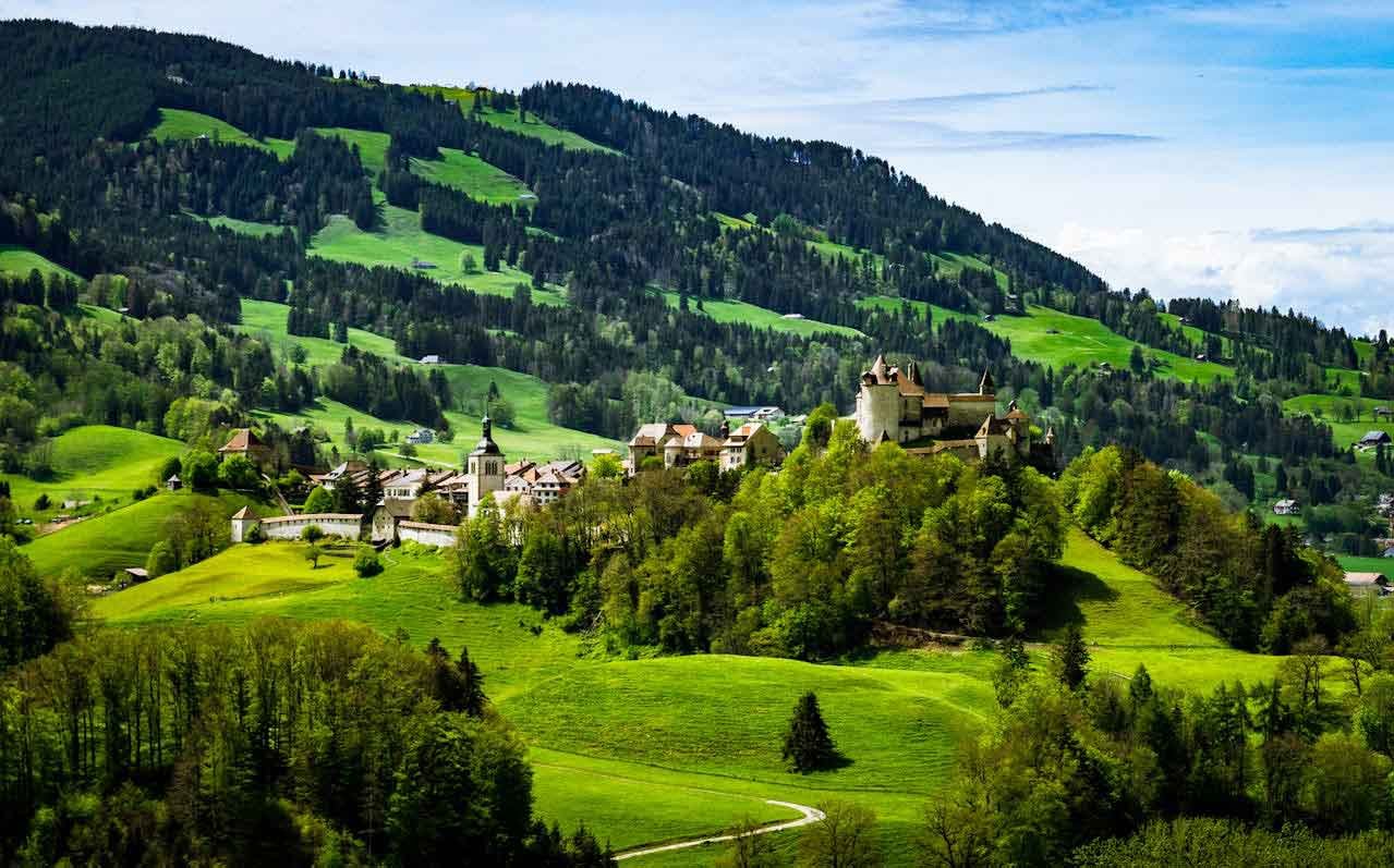 Read more about the article Gruyeres Switzerland: Top Attractions, History, and the Best Things to Do
